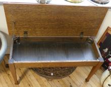 OAK PIANO BENCH