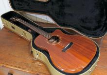 WASHBURN ACOUSTIC GUITAR