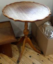 LOW TABLE AND PEDESTAL TABLE
