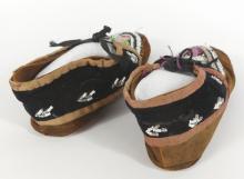 IROQUOIAN MOHAWK BEADED MOCCASINS