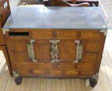 ANTIQUE CHINESE ROSEWOOD CABINET