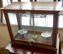 APOTHECARY SCALE