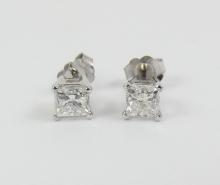 VALUABLE DIAMOND STUD EARRINGS