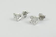 VALUABLE DIAMOND STUD EARRINGS