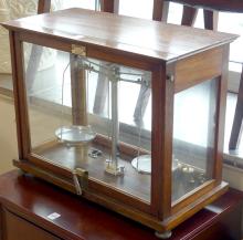 APOTHECARY SCALE