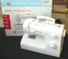 SINGER "TRADITION" SEWING MACHINE