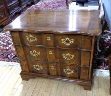 PAIR OF HENREDON NIGHTSTANDS