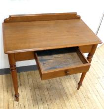 VICTORIAN WALNUT SOFA TABLE