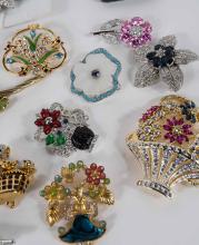 SIXTEEN FLORAL FASHION BROOCHES