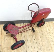 VINTAGE PEDAL TRACTOR