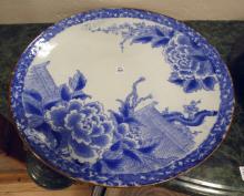 PAIR OF CHINESE PORCELAIN CHARGERS