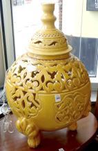 UNIQUE POTTERY LAMP