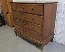 18TH CENTURY CHEST OF DRAWERS