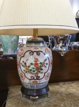 PAIR OF CHINESE PORCELAIN TABLE LAMPS