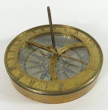 18TH CENTURY BRASS COMPASS/SUNDIAL