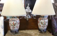 PAIR OF CHINESE PORCELAIN TABLE LAMPS