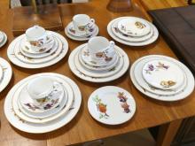 ROYAL WORCESTER "EVESHAM" DINNERWARE