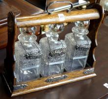 OAK TANTALUS STAND