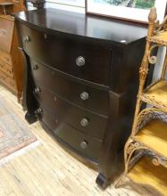 BROYHILL CHEST OF DRAWERS