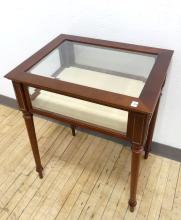 VITRINE TABLE