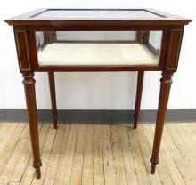 VITRINE TABLE