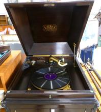 ANTIQUE CABINET PHONOGRAPH