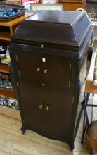 ANTIQUE CABINET PHONOGRAPH