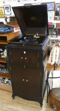 ANTIQUE CABINET PHONOGRAPH