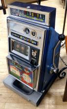 VINTAGE MECHANICAL SLOT MACHINE