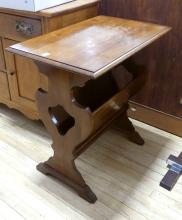 WALNUT MAGAZINE TABLE