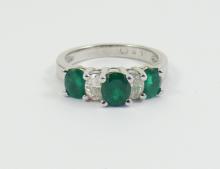 EMERALD & DIAMOND RING