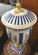 LARGE PORCELAIN URN