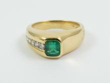 EMERALD & DIAMOND RING