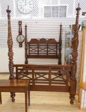 QUEEN-SIZE FOUR-POSTER BED