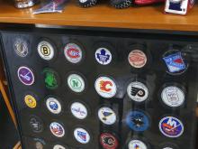 HOCKEY PUCK DISPLAY