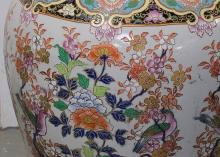 LARGE CHINESE LIDDED VASE