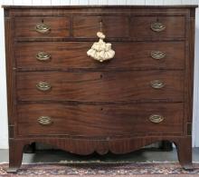 GEORGIAN CHEST OF DRAWERS