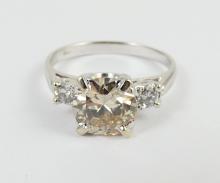 LADIES' DIAMOND RING