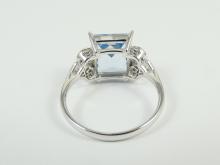 AQUAMARINE & DIAMOND RING