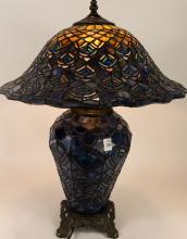 STAINED GLASS TABLE LAMP