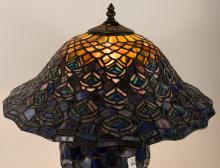 STAINED GLASS TABLE LAMP