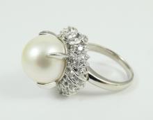 LADIES' PEARL & DIAMOND RING