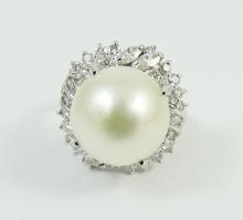 LADIES' PEARL & DIAMOND RING