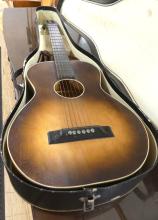 VINTAGE ACOUSTIC GUITAR