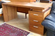 MODERN DESK