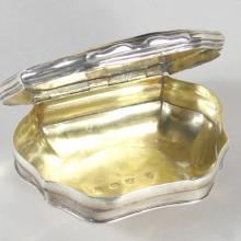 ENGLISH GEORGIAN SILVER SNUFF BOX