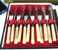 CARVING & CUTLERY SETS