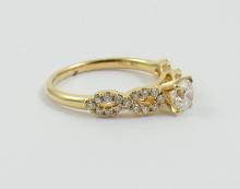 LADIES' DESIGNER DIAMOND RING