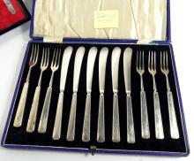 CASED SETS OF CUTLERY