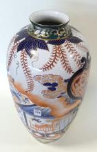 LARGE JAPANESE IMARI VASE